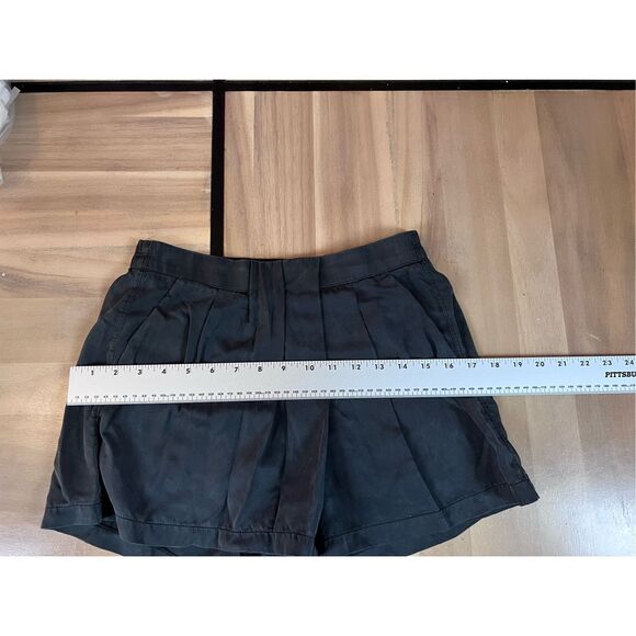 Lululemon Women's Size 4 Keepsake Pleated Tencel Shorts Hero Black - Picture 4 of 7